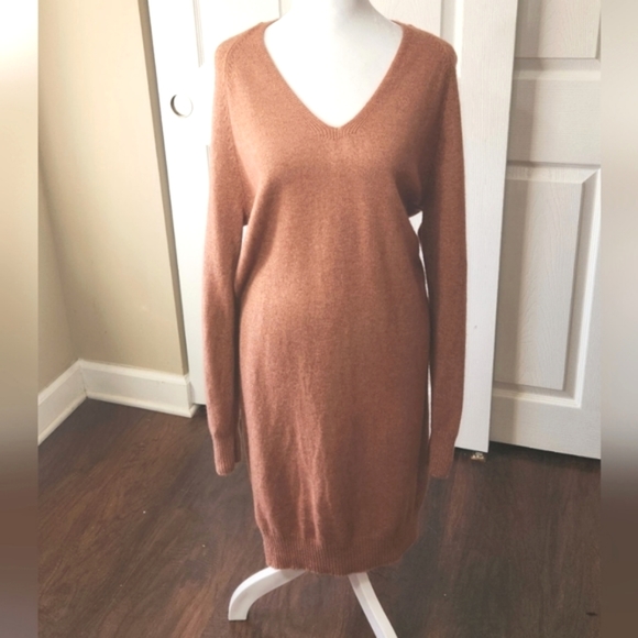 VINCE WOMENS SWEATER/ TUNIC/ DRESS 70% WOOL 30% CASHMERE SIZE SP DARK PINK COLOR - Picture 2 of 14